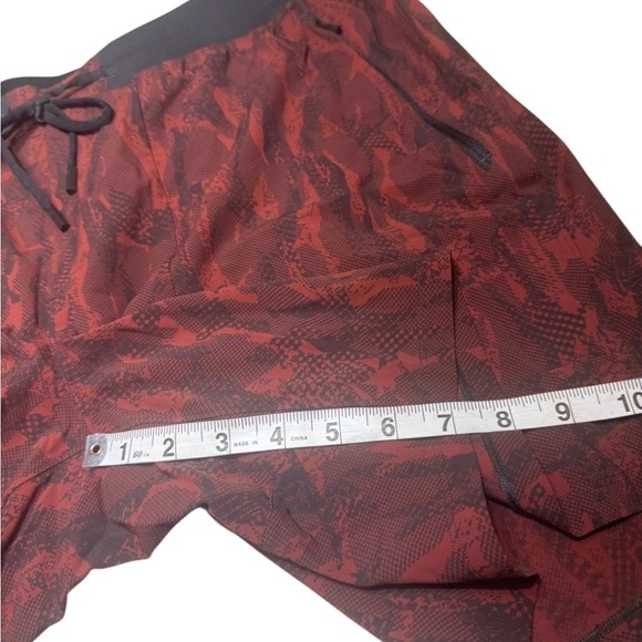 Lululemon License to Train Short 7” Linerless Size XXL Camo Geometric workout - Picture 6 of 7